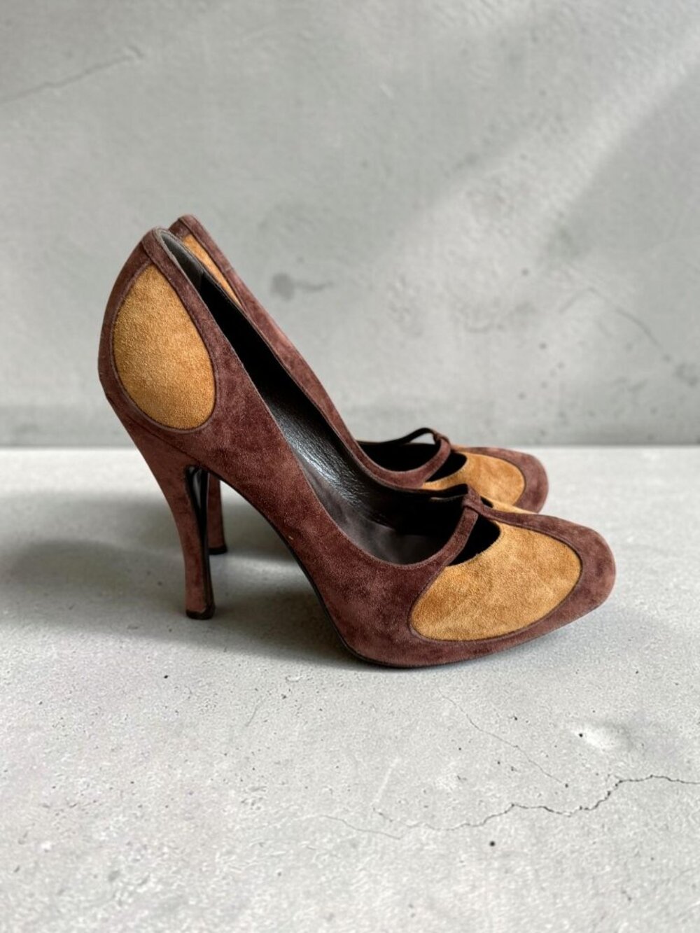 ROGER VIVIER Brown Tan Suede Mary Janes Heels Sz 37.5 / 7.5